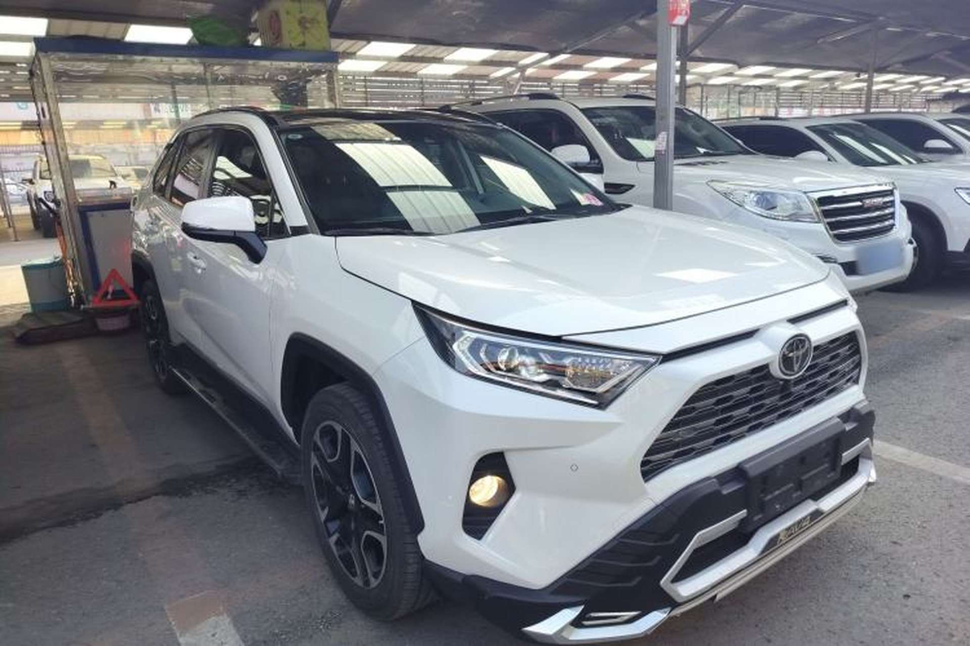 Used Toyota RAV4 2020 2.0L CVT Two-Wheel Drive Prestige Edition Exterior 1