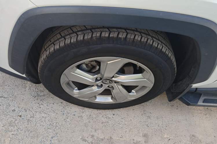Used Toyota RAV4 2020 2.0L CVT Two-Wheel Drive Fashion Edition Exterior 2