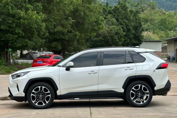 Used Toyota RAV4 2020 2.0L CVT Two-Wheel Drive Prestige Edition Exterior 2