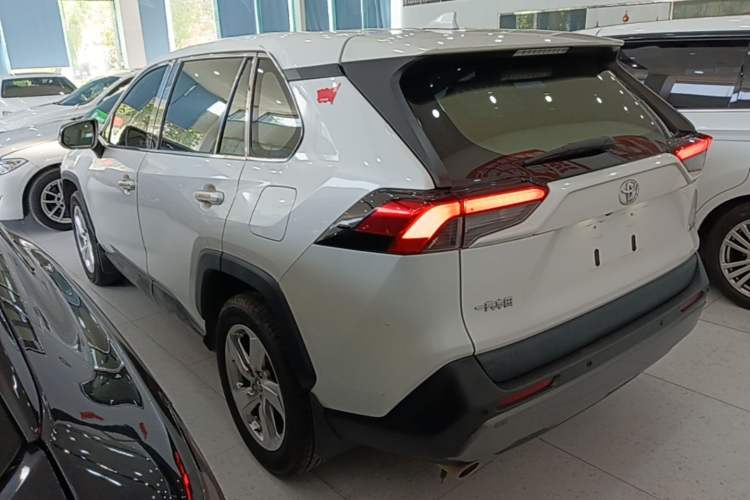 Used Toyota RAV4 2020 2.0L CVT Two-Wheel Drive Fashion Edition Exterior 2
