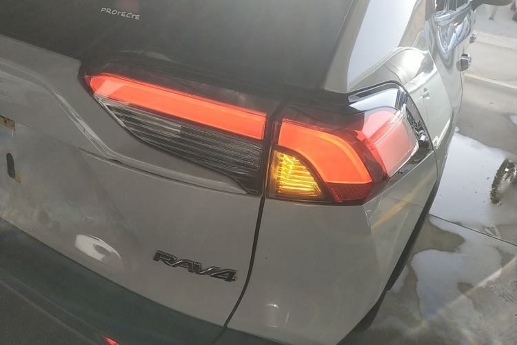 Used Toyota RAV4 2020 2.0L CVT Two-Wheel Drive Fashion PLUS Edition Exterior 2