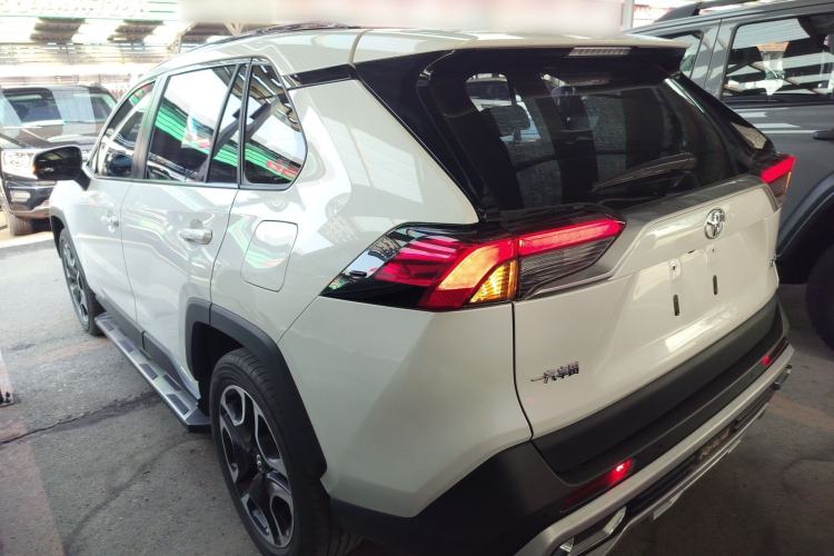 Used Toyota RAV4 2020 2.0L CVT Two-Wheel Drive Prestige Edition Exterior 2
