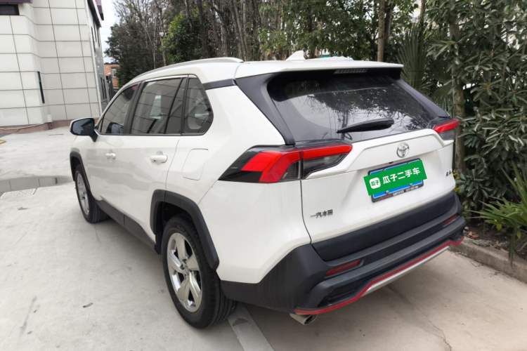 Used Toyota RAV4 2020 2.0L CVT Two-Wheel Drive Fashion Edition Exterior 2