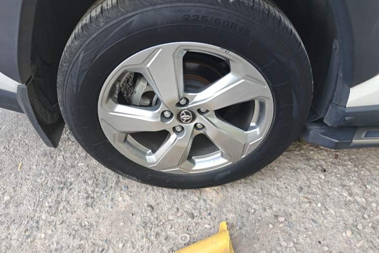 Used Toyota RAV4 2020 2.0L CVT Two-Wheel Drive Fashion Edition Exterior 3