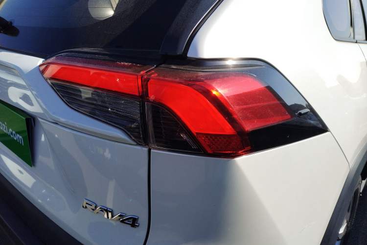 Used Toyota RAV4 2020 2.0L CVT Two-Wheel Drive Fashion Edition Exterior 3