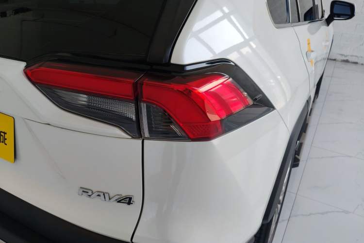 Used Toyota RAV4 2020 2.0L CVT Two-Wheel Drive Fashion PLUS Edition Exterior 3