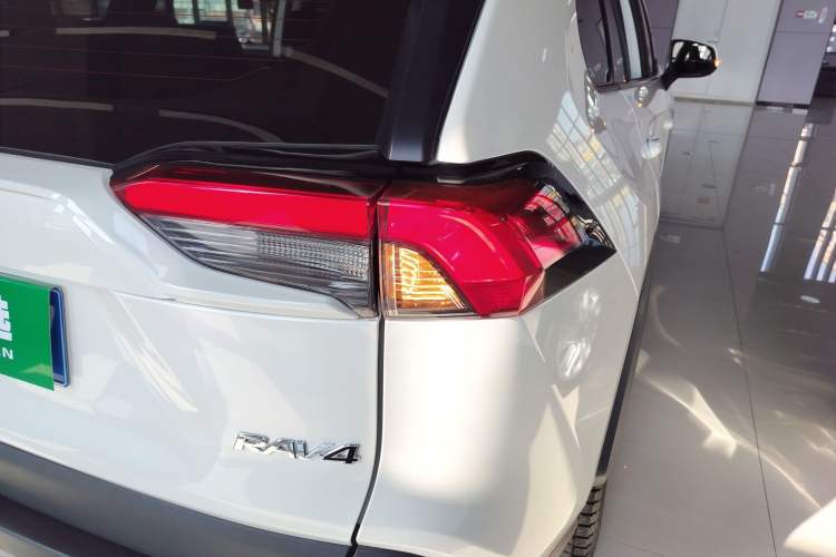 Used Toyota RAV4 2020 2.0L CVT Two-Wheel Drive Fashion PLUS Edition Exterior 3