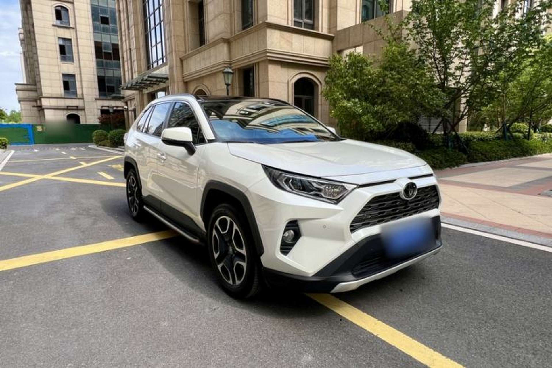 Used Toyota RAV4 2020 2.0L CVT Four-Wheel Drive Prestige Edition Exterior 3