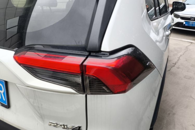 Used Toyota RAV4 2020 2.0L CVT Two-Wheel Drive Fashion Edition Exterior 3
