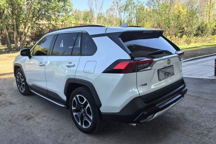 Used Toyota RAV4 2020 2.0L CVT Two-Wheel Drive Prestige Edition Exterior 3