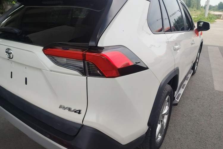 Used Toyota RAV4 2020 2.0L CVT Two-Wheel Drive Fashion Edition Exterior 3