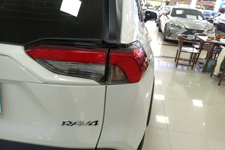 Used Toyota RAV4 2020 2.0L CVT Two-Wheel Drive Fashion PLUS Edition Exterior 3