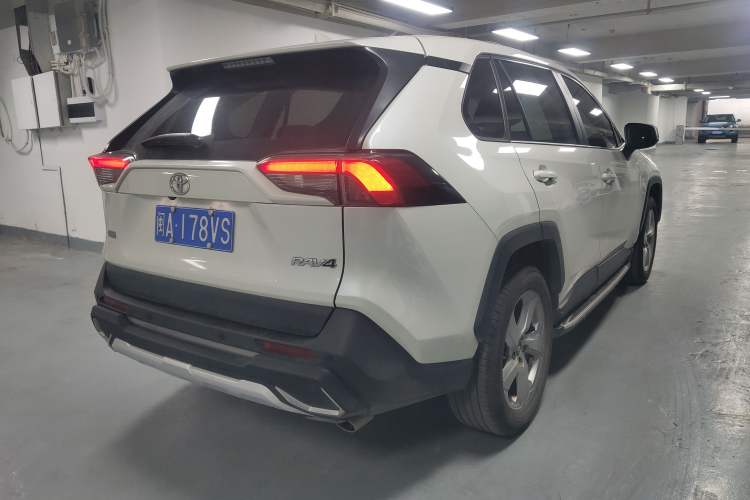 Used Toyota RAV4 2020 2.0L CVT Two-Wheel Drive Fashion PLUS Edition Exterior 4