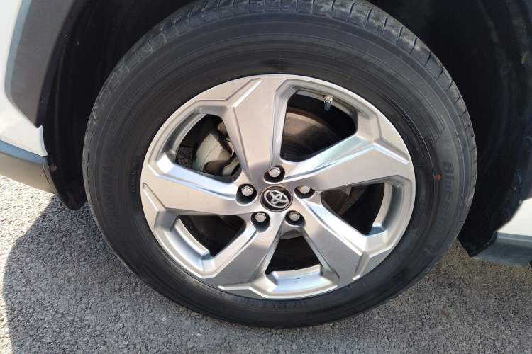 Used Toyota RAV4 2020 2.0L CVT Two-Wheel Drive Fashion Edition Exterior 4