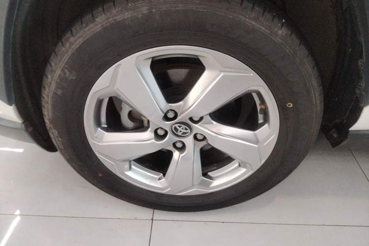 Used Toyota RAV4 2020 2.0L CVT Two-Wheel Drive Fashion Edition Exterior 4