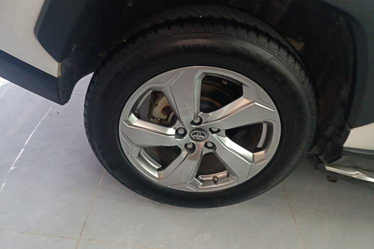 Used Toyota RAV4 2020 2.0L CVT Two-Wheel Drive Fashion Edition Exterior 5