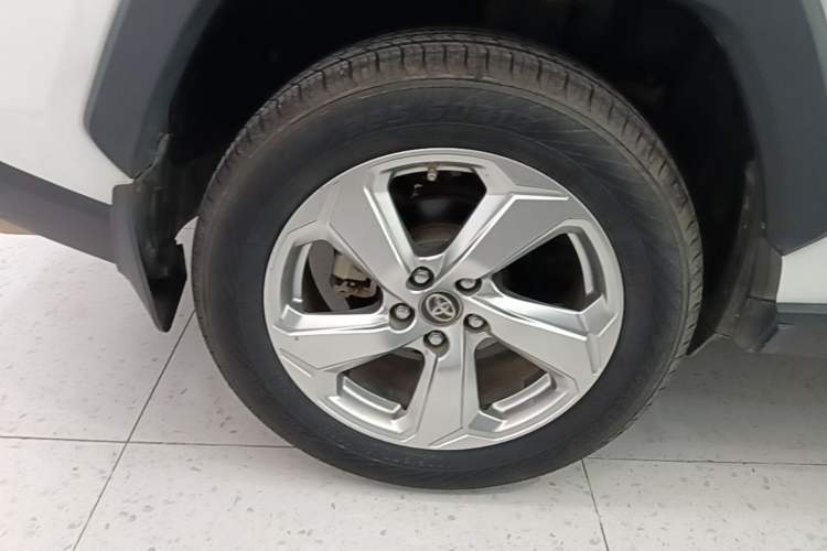 Used Toyota RAV4 2020 2.0L CVT Two-Wheel Drive Fashion Edition Exterior 5