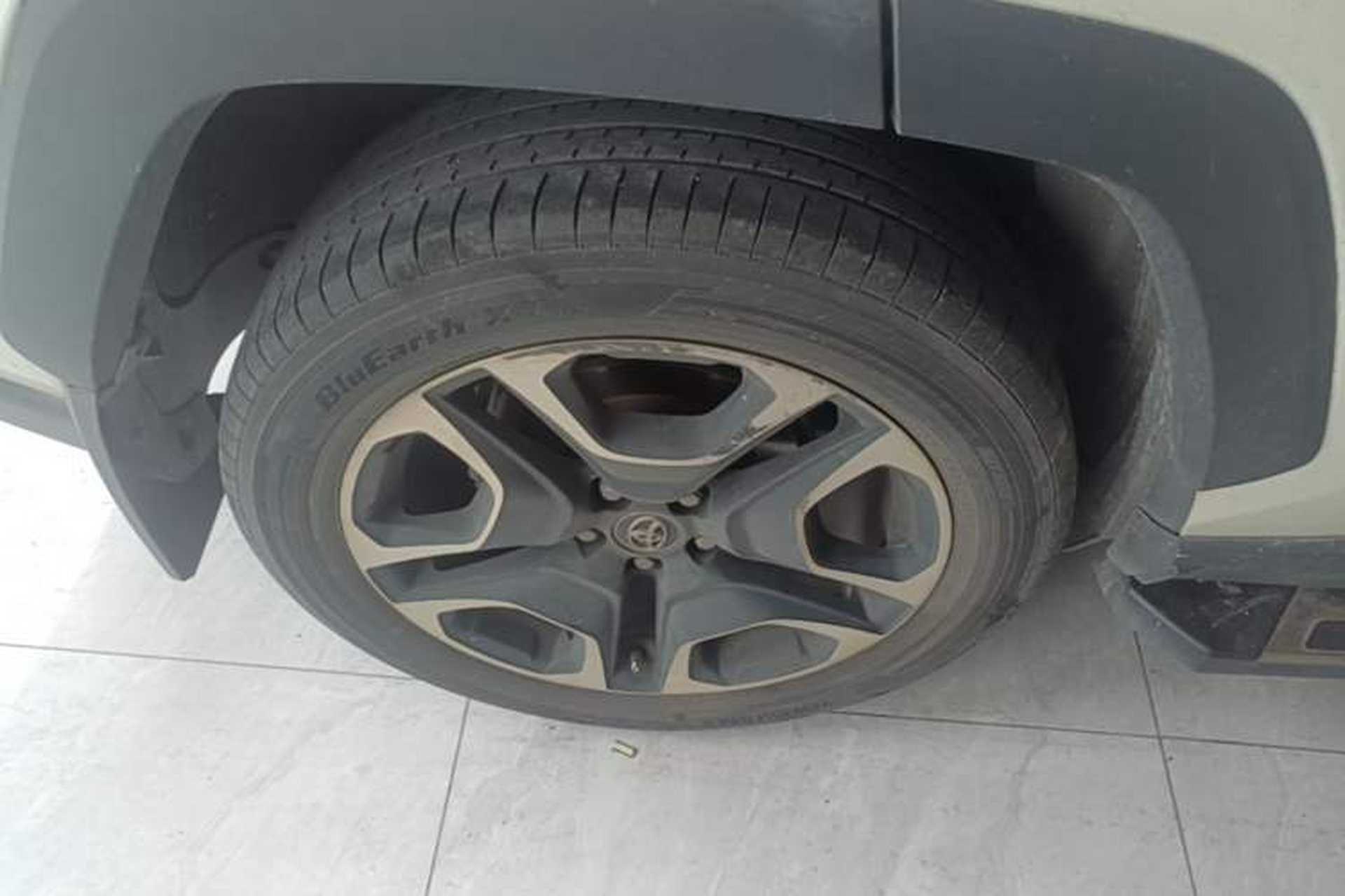 Used Toyota RAV4 2020 2.0L CVT Two-Wheel Drive Prestige Edition Exterior 5