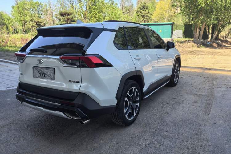 Used Toyota RAV4 2020 2.0L CVT Two-Wheel Drive Prestige Edition Exterior 5
