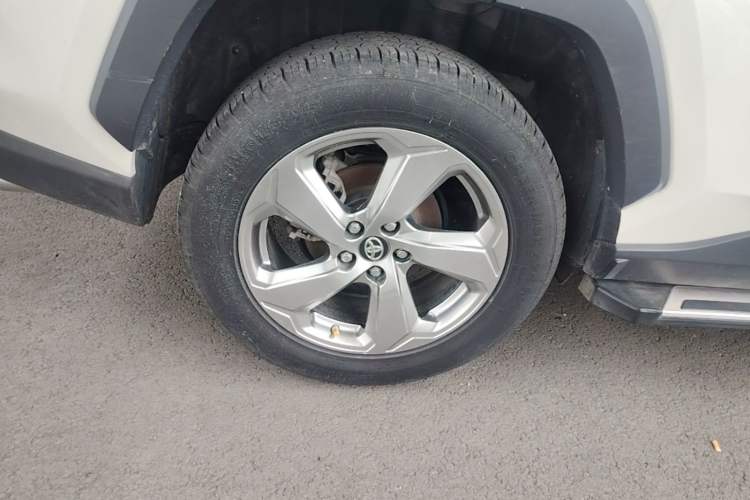 Used Toyota RAV4 2020 2.0L CVT Two-Wheel Drive Fashion Edition Exterior 5