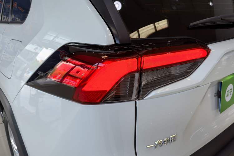 Used Toyota RAV4 2020 2.0L CVT Two-Wheel Drive Fashion Edition Exterior 6