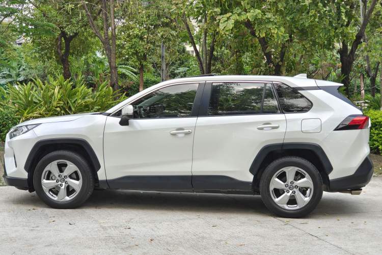 Used Toyota RAV4 2020 2.0L CVT Two-Wheel Drive Fashion Edition Exterior 6