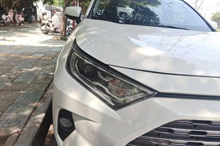 Used Toyota RAV4 2020 2.0L CVT Two-Wheel Drive Prestige Edition Exterior 6