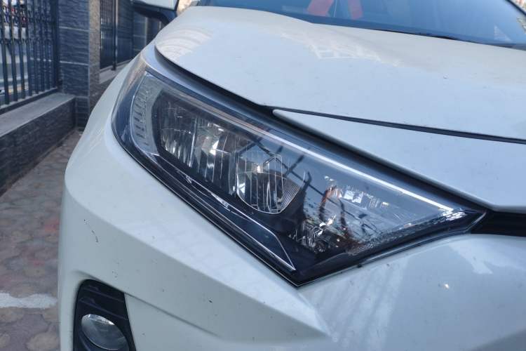 Used Toyota RAV4 2020 2.0L CVT Two-Wheel Drive Fashion PLUS Edition Exterior 6
