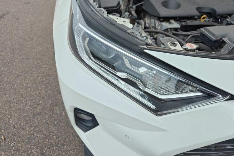 Used Toyota RAV4 2020 2.0L CVT Four-Wheel Drive Prestige Edition Exterior 6
