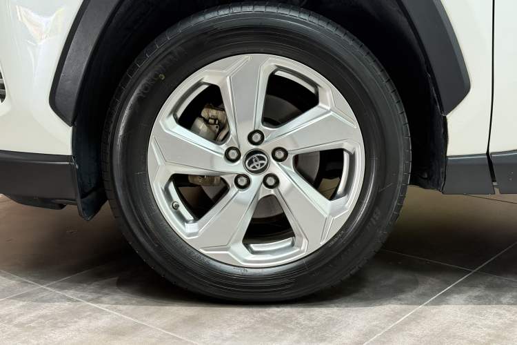Used Toyota RAV4 2020 2.0L CVT Two-Wheel Drive Fashion Edition Exterior 6