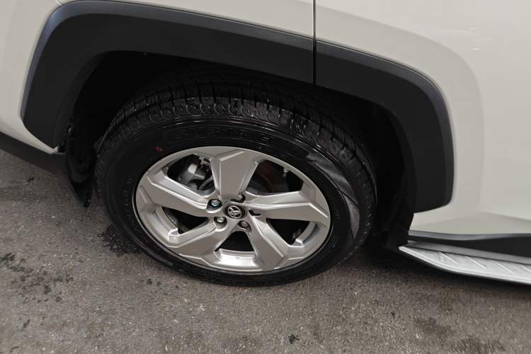Used Toyota RAV4 2020 2.0L CVT Two-Wheel Drive Fashion Edition Exterior 8