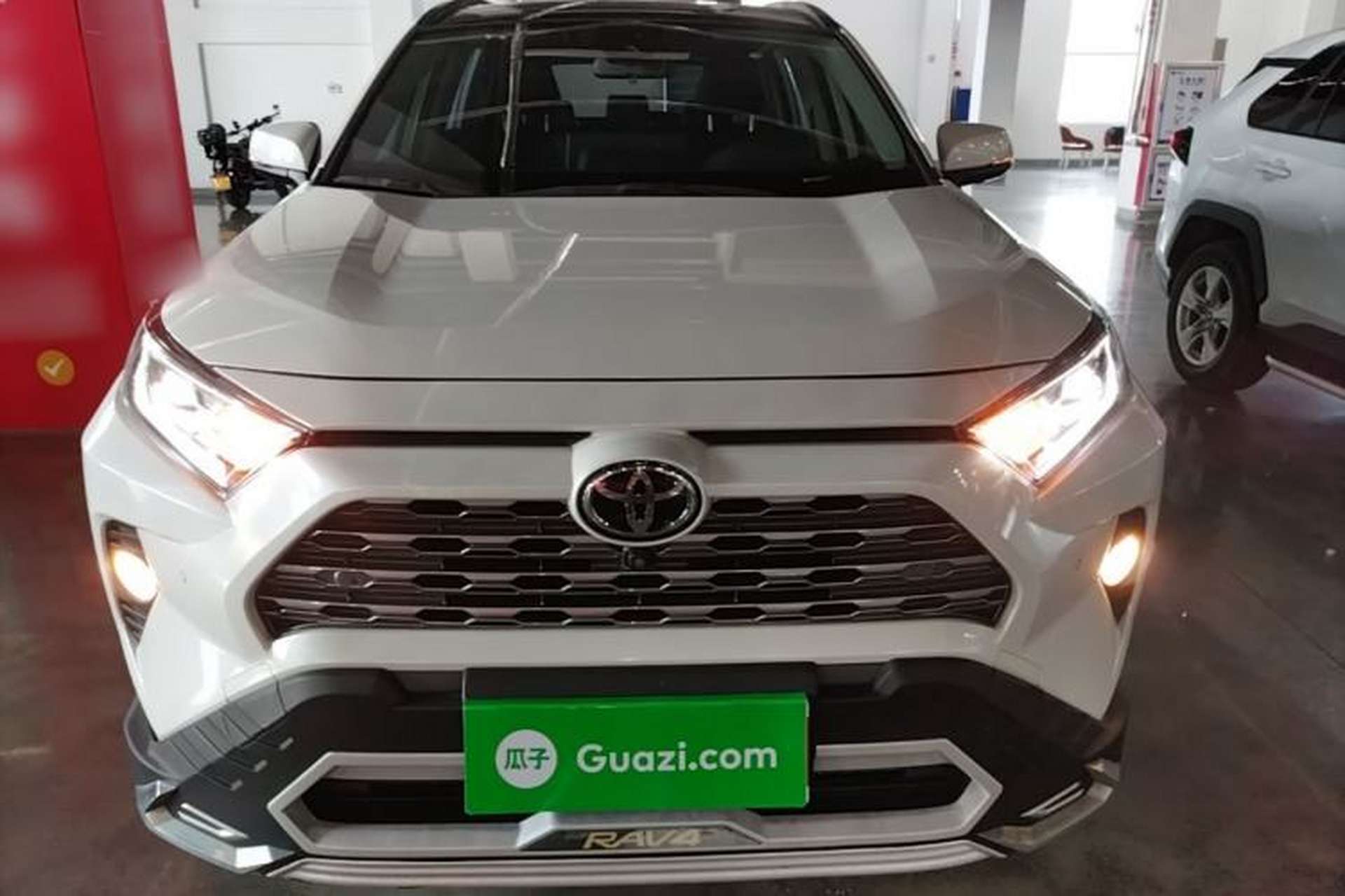 Used Toyota RAV4 2020 2.0L CVT Two-Wheel Drive Prestige Edition Front