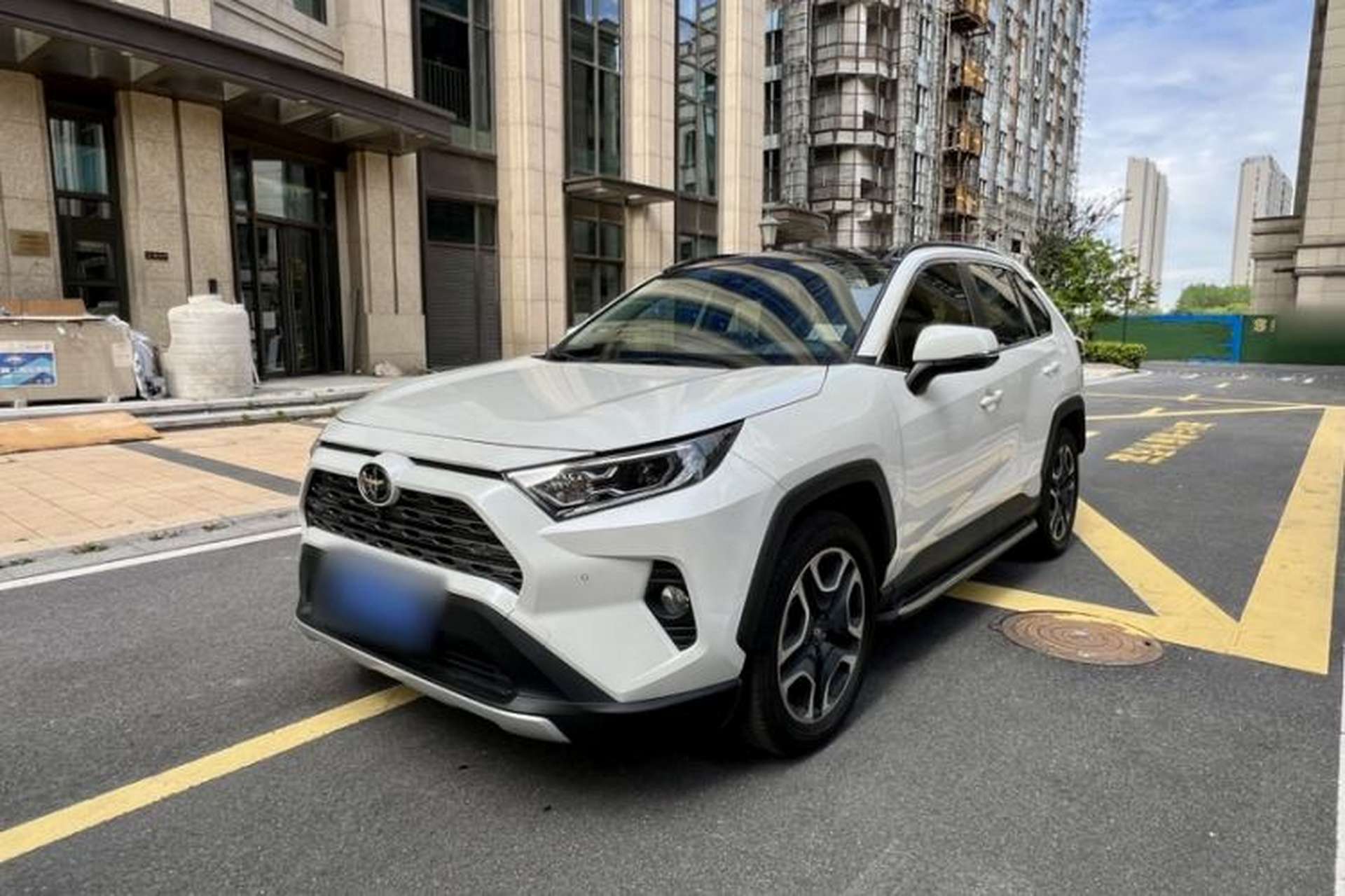 Used Toyota RAV4 2020 2.0L CVT Four-Wheel Drive Prestige Edition Front Left 45 Deg