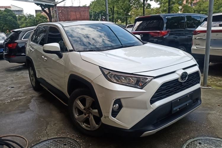 Used Toyota RAV4 2020 2.0L CVT Two-Wheel Drive Fashion Edition Front Right 45 Deg