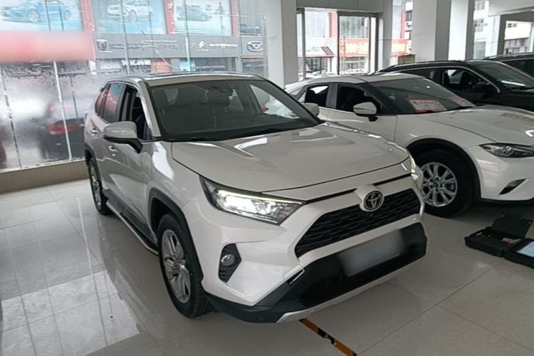 Used Toyota RAV4 2020 2.0L CVT Two-Wheel Drive Fashion PLUS Edition Front Right 45 Deg