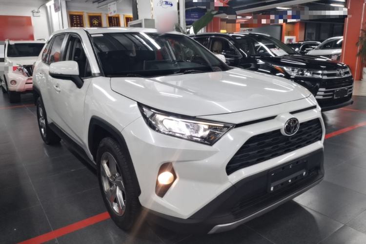 Used Toyota RAV4 2020 2.0L CVT Two-Wheel Drive Fashion Edition Front Right 45 Deg