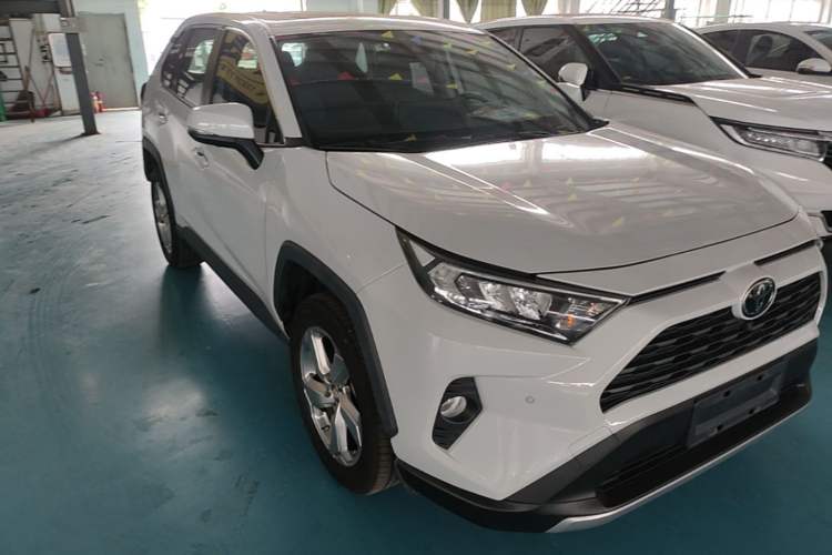 Used Toyota RAV4 2020 2.0L CVT Two-Wheel Drive Fashion Edition Front Right 45 Deg