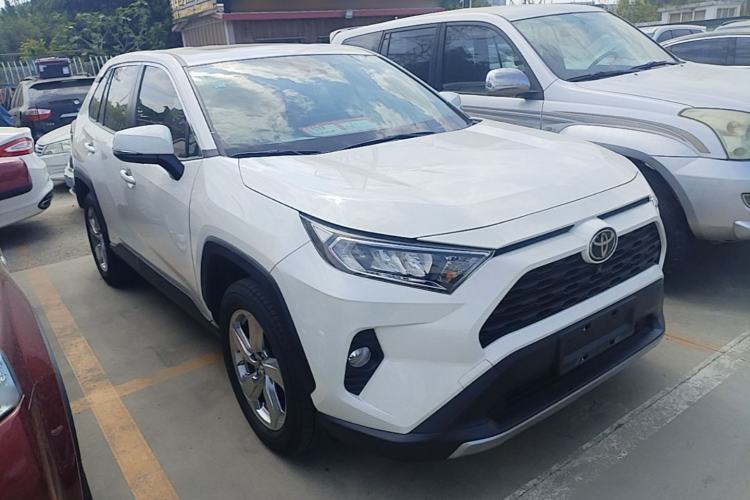 Used Toyota RAV4 2020 2.0L CVT Two-Wheel Drive Fashion PLUS Edition Front Right 45 Deg