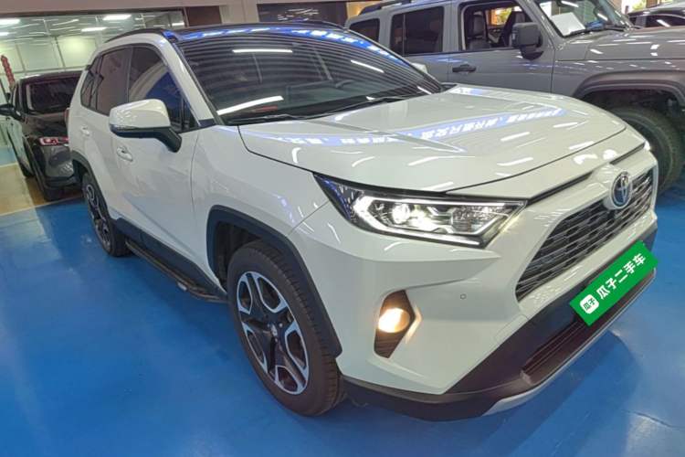 Used Toyota RAV4 2020 2.0L CVT Two-Wheel Drive Prestige Edition Front Right 45 Deg
