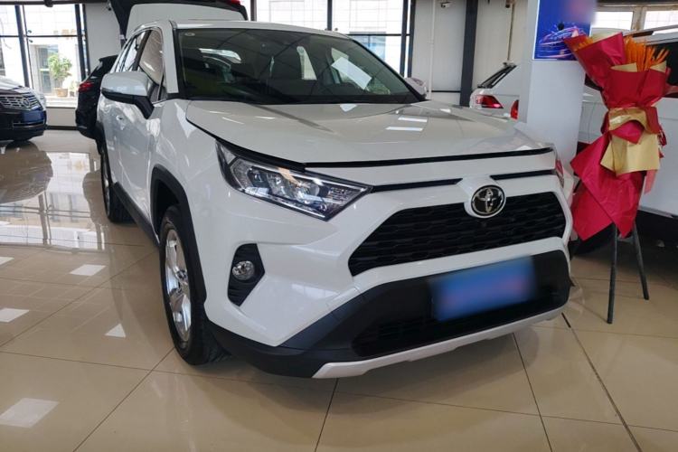 Used Toyota RAV4 2020 2.0L CVT Two-Wheel Drive Fashion Edition Front Right 45 Deg