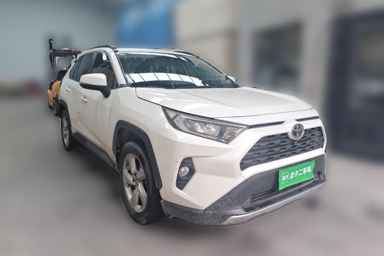 Used Toyota RAV4 2020 2.0L CVT Two-Wheel Drive Fashion PLUS Edition Front Right 45 Deg