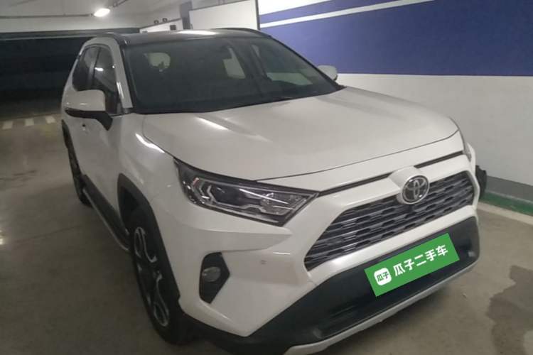 Used Toyota RAV4 2020 2.0L CVT Four-Wheel Drive Prestige Edition Front Right 45 Deg