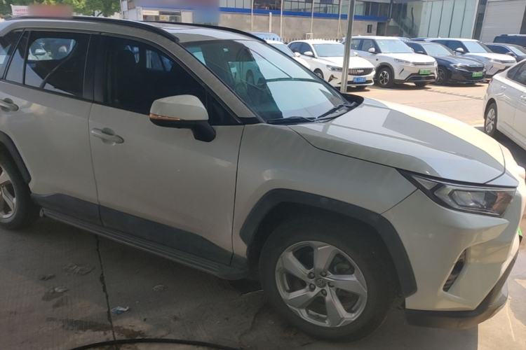 Used Toyota RAV4 2020 2.0L CVT Two-Wheel Drive Fashion Edition Front Right 45 Deg
