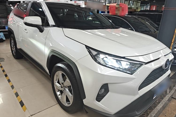 Used Toyota RAV4 2020 2.0L CVT Two-Wheel Drive Fashion Edition Front Right 45 Deg