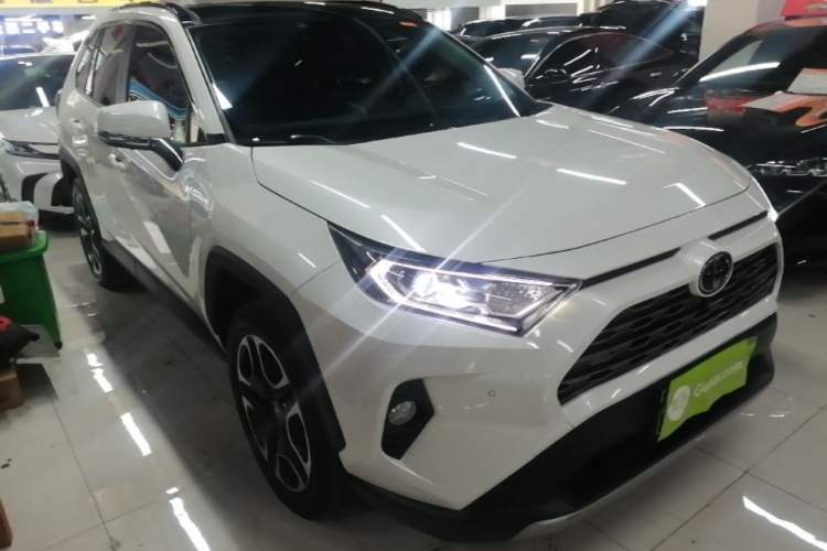 Used Toyota RAV4 2020 2.0L CVT Two-Wheel Drive Prestige Edition Front Right 45 Deg