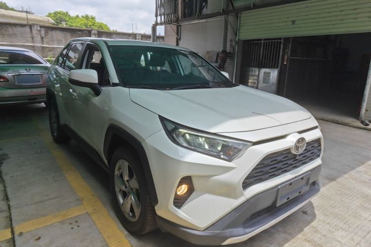Used Toyota RAV4 2020 2.0L CVT Two-Wheel Drive Fashion Edition Front Right 45 Deg