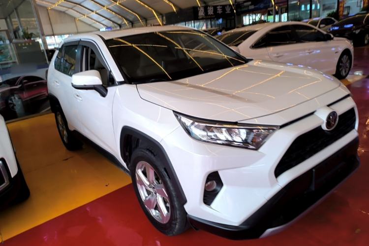 Used Toyota RAV4 2020 2.0L CVT Two-Wheel Drive Fashion Edition Front Right 45 Deg