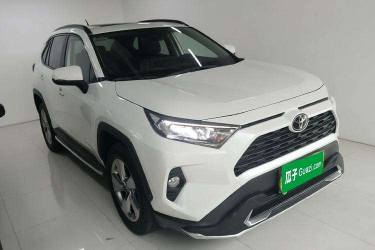 Used Toyota RAV4 2020 2.0L CVT Two-Wheel Drive Fashion PLUS Edition Front Right 45 Deg