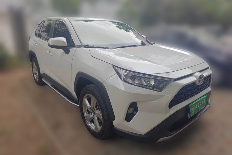 Used Toyota RAV4 2020 2.0L CVT 4x4 Style PLUS Edition Front Right 45 Deg