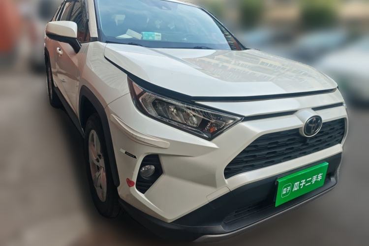 Used Toyota RAV4 2020 2.0L CVT Two-Wheel Drive Fashion Edition Front Right 45 Deg